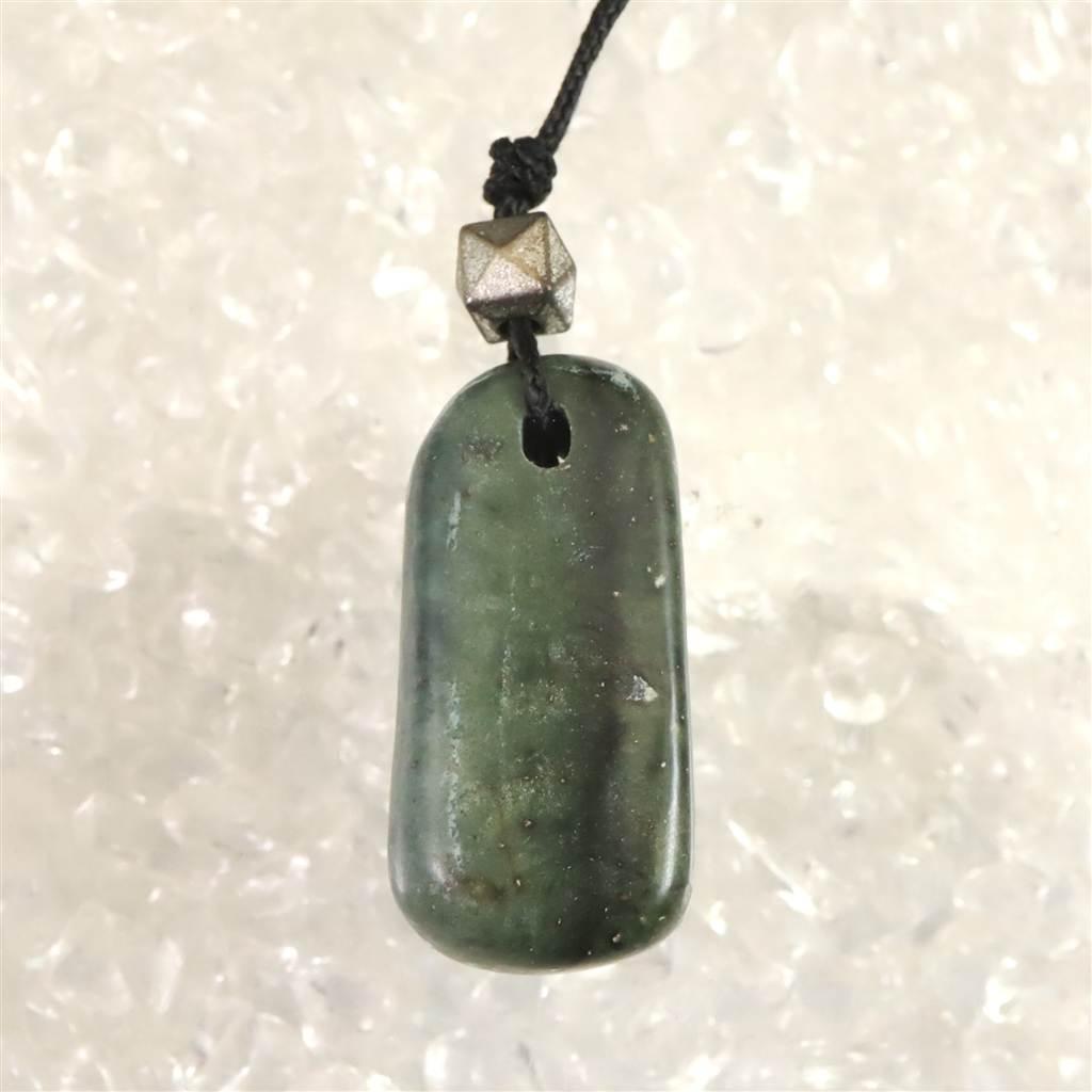 H&E社 ニュージーランド グリーンストーン タンブル コードペンンダント 5.9g #55194