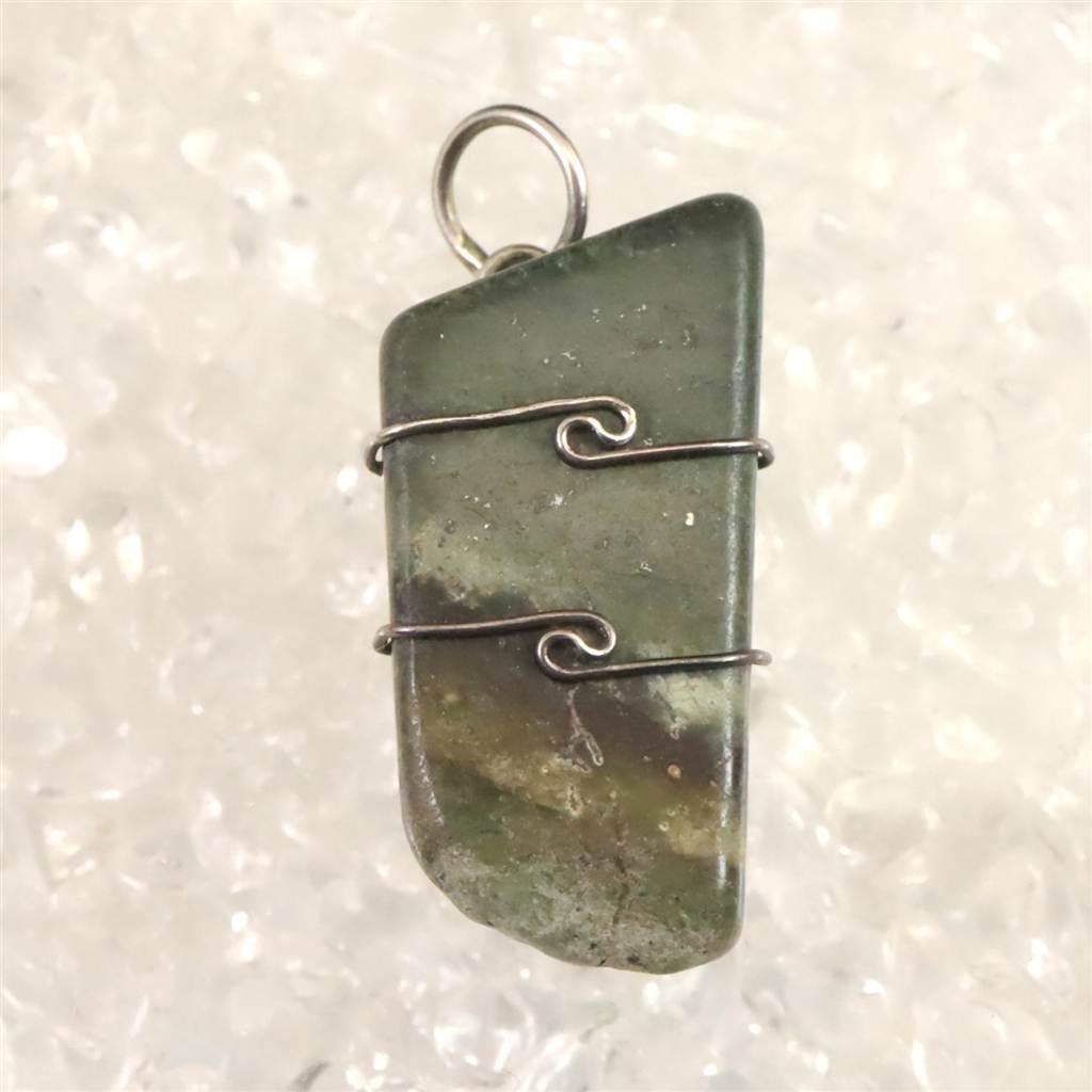 H&E社 ニュージーランド グリーンストーン タンブル ペンンダントトップ 5.7g #40223