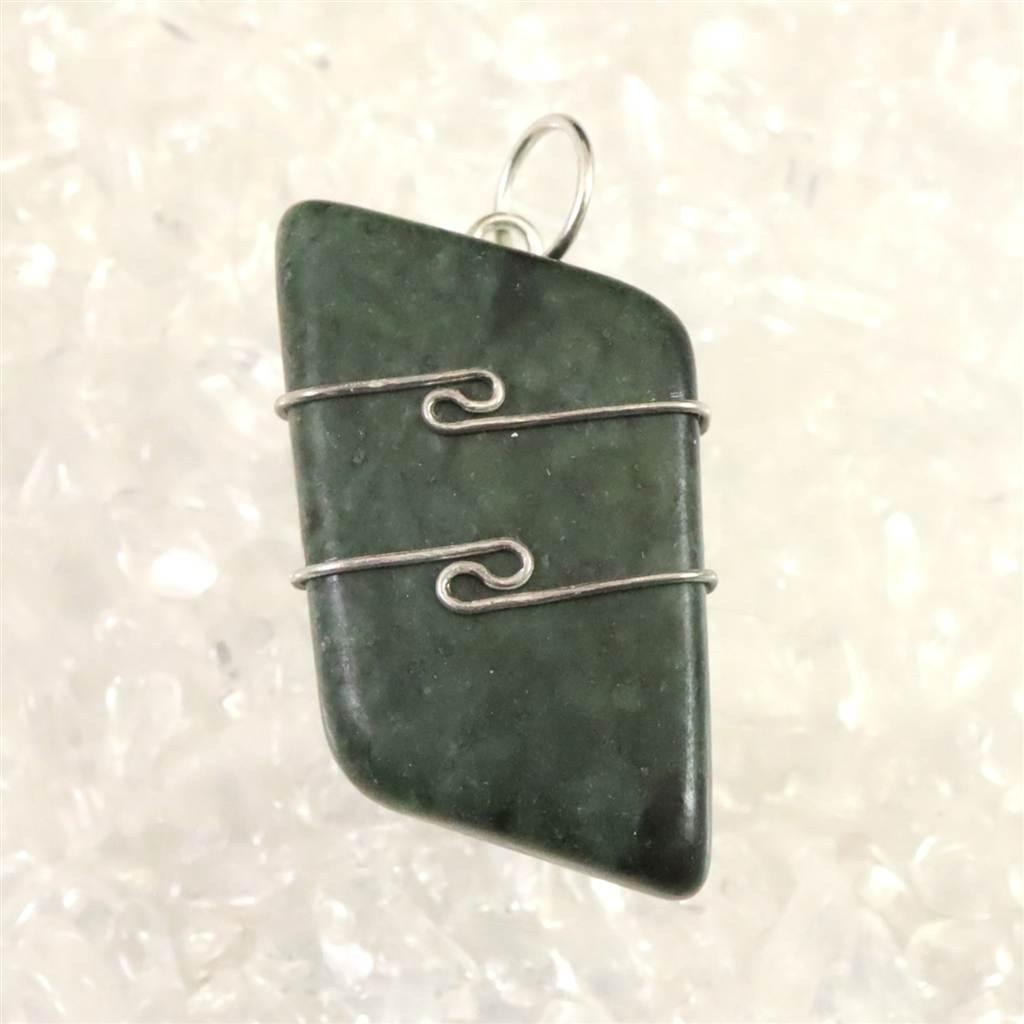H&E社 ニュージーランド グリーンストーン タンブル ペンンダントトップ 7.1g #86072