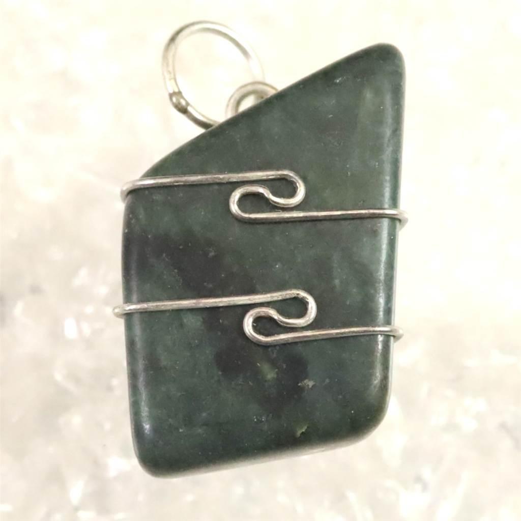 H&E社 ニュージーランド グリーンストーン タンブル ペンンダントトップ 5.5g #92398