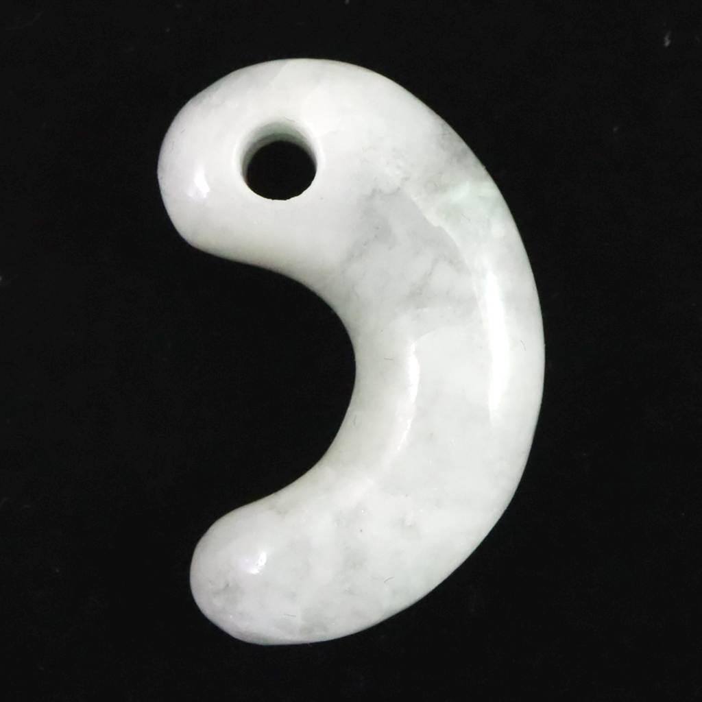 糸魚川翡翠 薄緑 25mm勾玉 現代の名工作 　4.4g #57989 | 4枚目