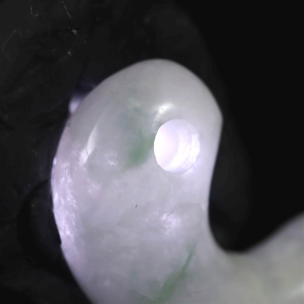 糸魚川翡翠 薄緑 25mm勾玉 現代の名工作 　4.4g #57989 | 6枚目