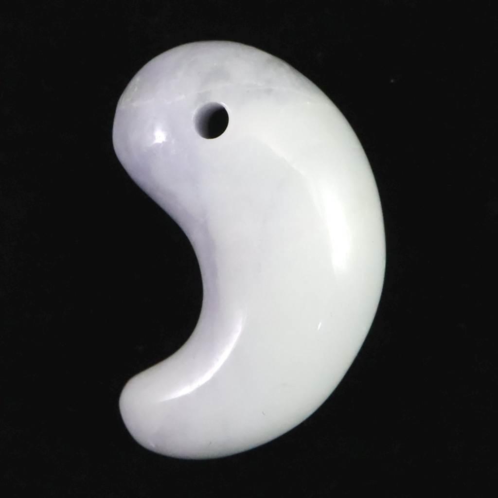 糸魚川翡翠 ラベンダー 30mm勾玉 現代の名工作 　12.4g #827881枚目の画像