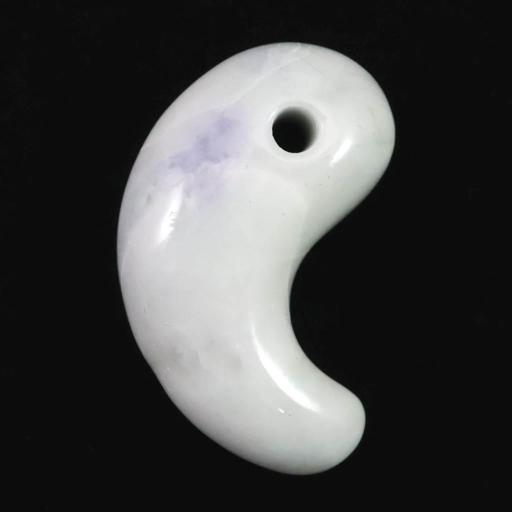 糸魚川翡翠 ラベンダー 30mm勾玉 現代の名工作 　11.3g #667181枚目の画像