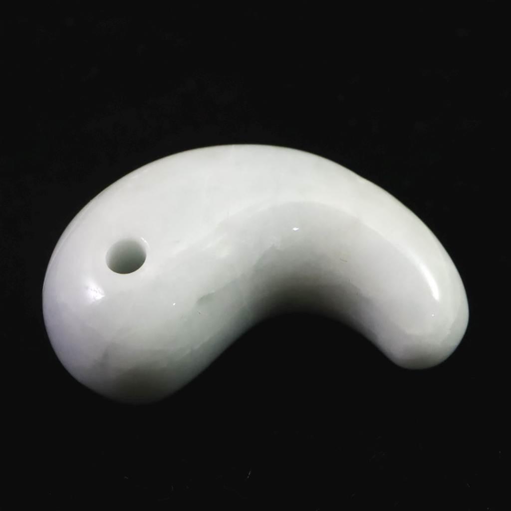 糸魚川翡翠 ラベンダー 30mm勾玉 現代の名工作 　11.3g #66718 | 6枚目