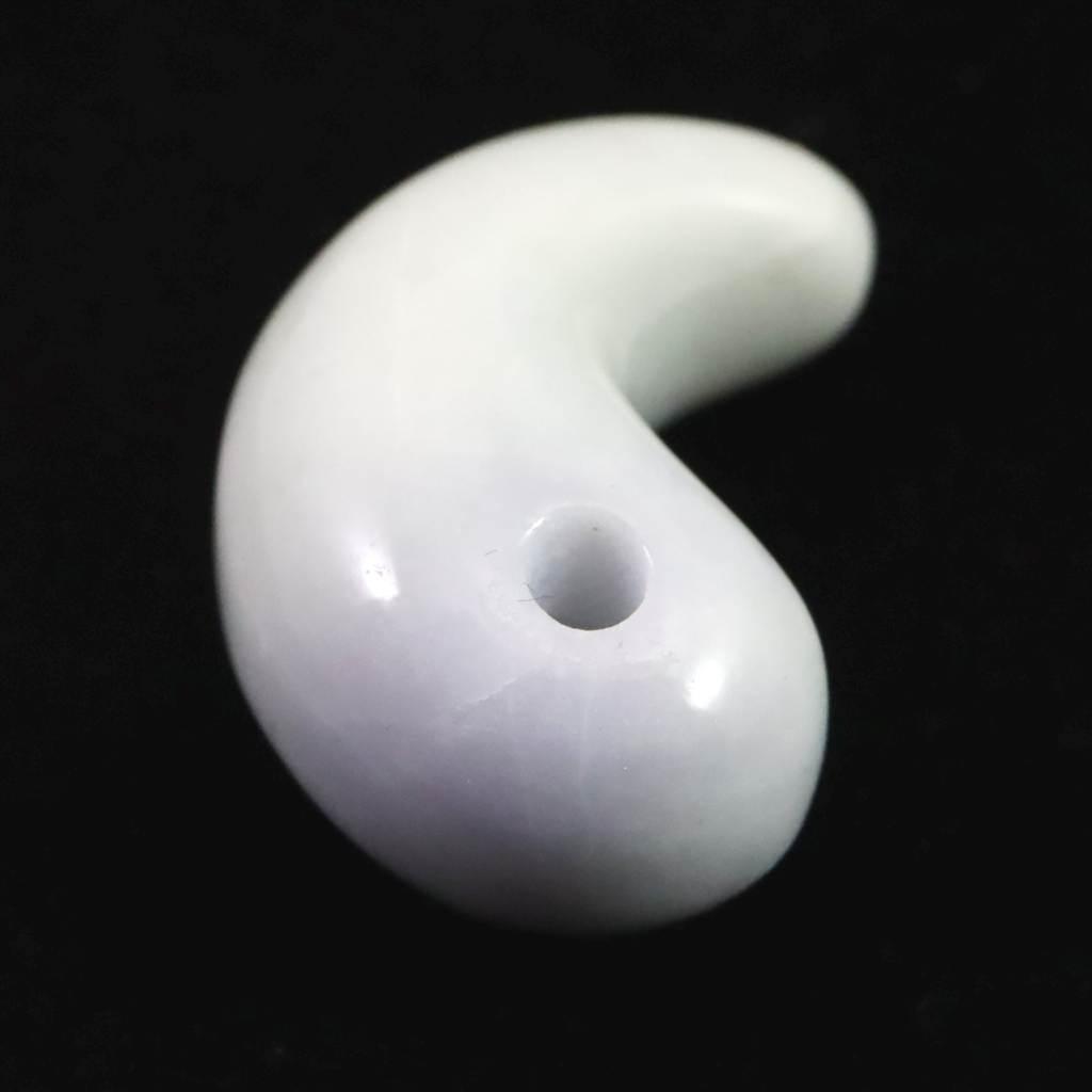 糸魚川翡翠 ラベンダー 29mm勾玉 現代の名工作 　10.9g #76677 | 3枚目