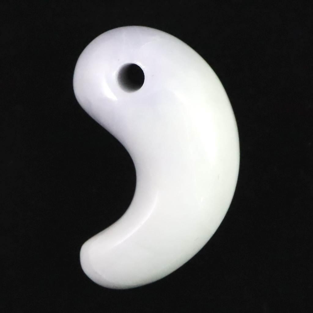 糸魚川翡翠 ラベンダー 29mm勾玉 現代の名工作 　10.9g #76677 | 6枚目