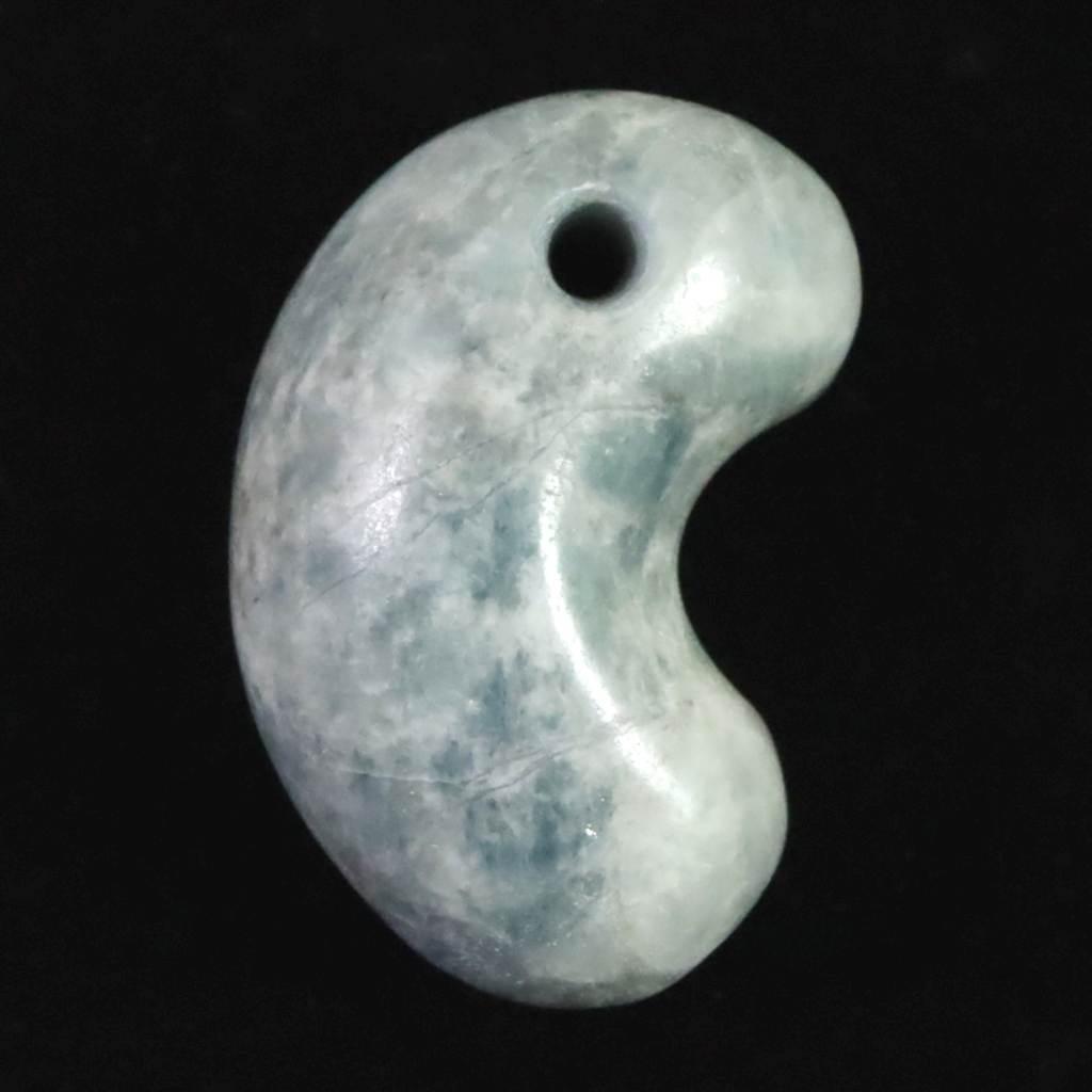 糸魚川翡翠  ヒスイ 小滝産 薄青 30mm勾玉 ディレクトリカード付 16.0g #545191枚目の画像