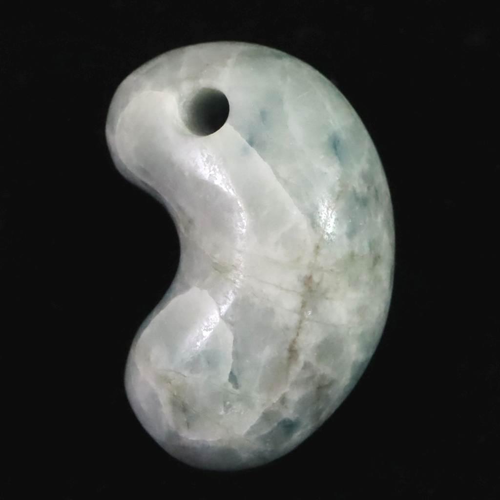 糸魚川翡翠  ヒスイ 小滝産 薄青 30mm勾玉 ディレクトリカード付 16.0g #54519 | 5枚目