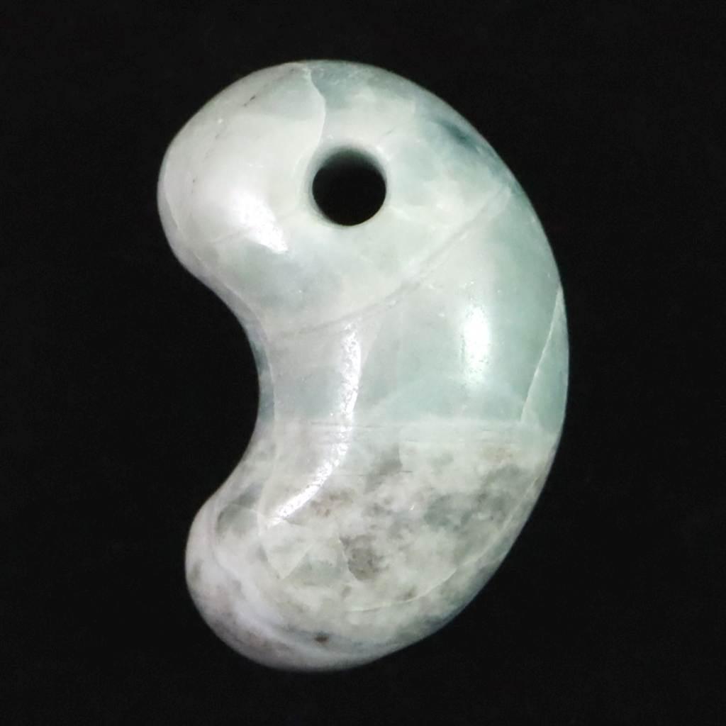 糸魚川翡翠  ヒスイ 小滝産 薄青 26mm勾玉 ディレクトリカード付 9.3g #107961枚目の画像