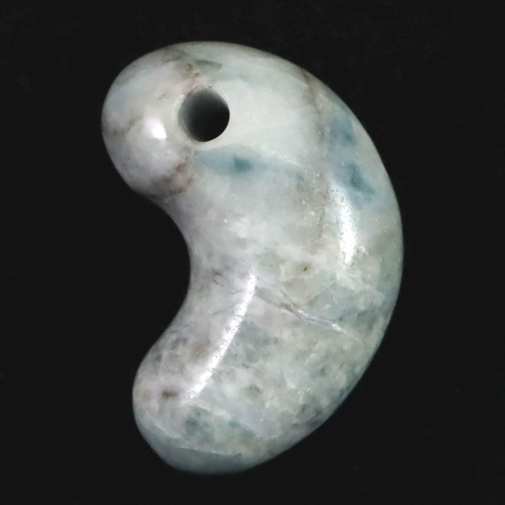 糸魚川翡翠  ヒスイ 小滝産 薄青 25mm勾玉 ディレクトリカード付 8.8g #14019 | 4枚目