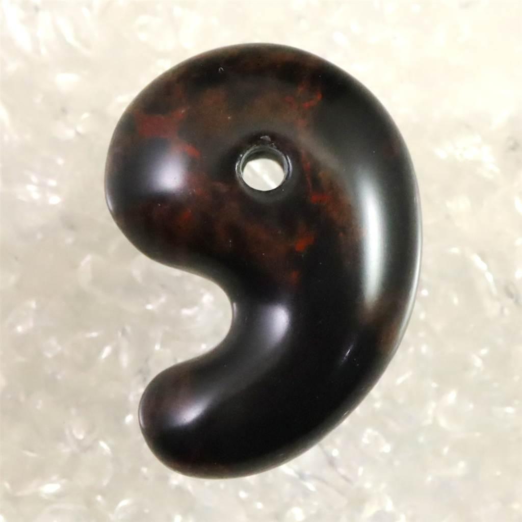 北海道産 ヴァーミリオンオブシディアン（紅十勝） 34mm勾玉  12.4g #61242