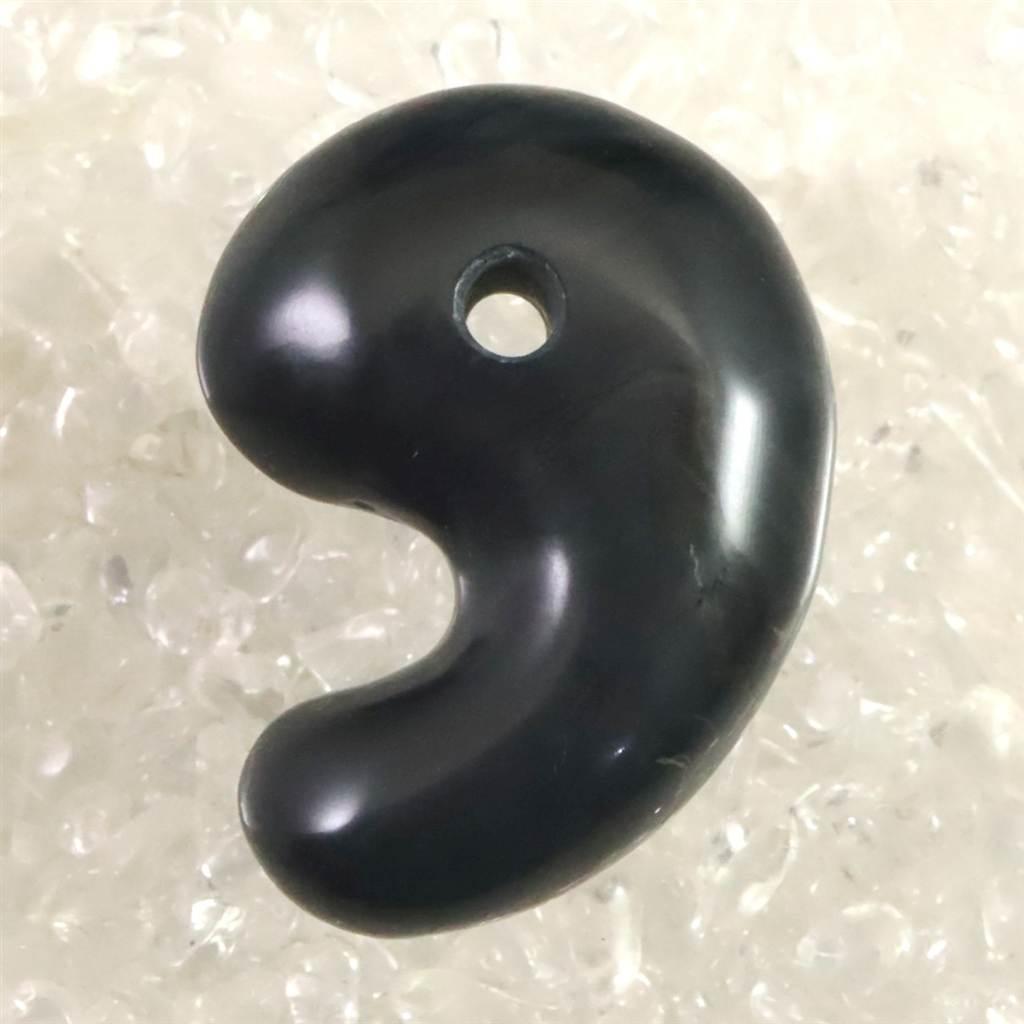 神居古潭石 （カムイ・コタン） 34mm 勾玉  14.6g #37371