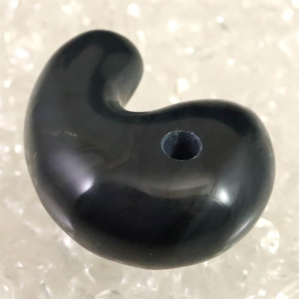 神居古潭石 （カムイ・コタン） 34mm 勾玉  14.6g #37371 | 3枚目