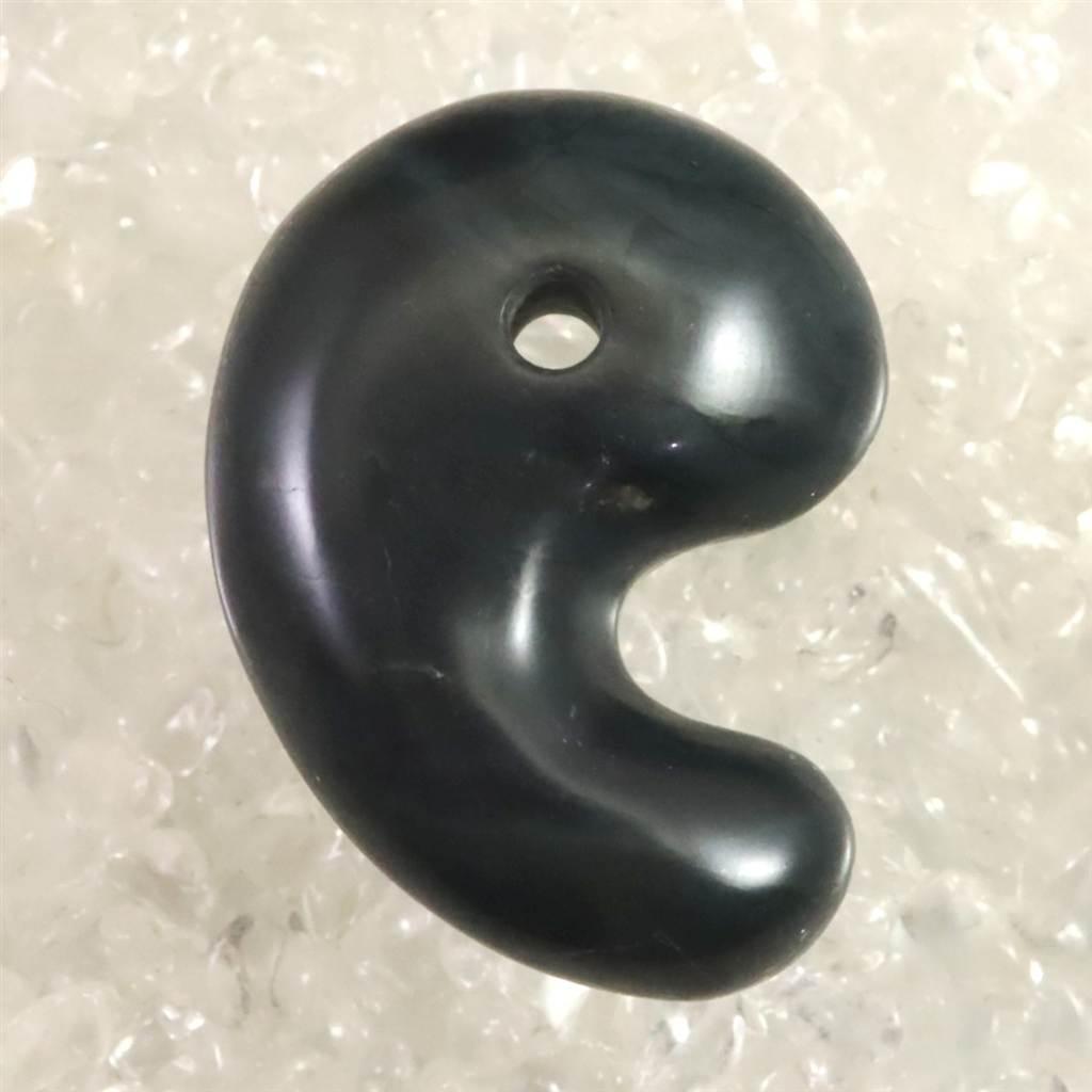 神居古潭石 （カムイ・コタン） 34mm 勾玉  14.6g #37371 | 5枚目