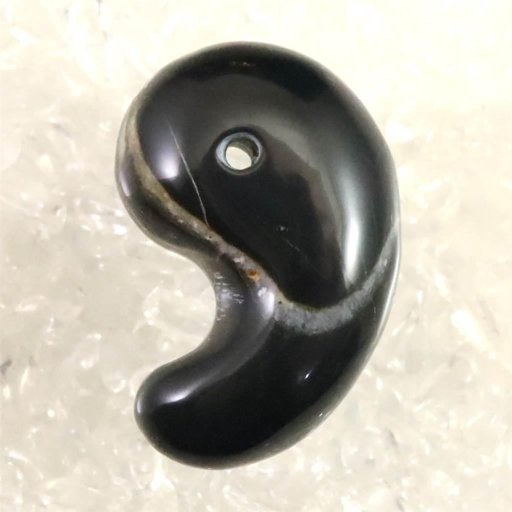 神居古潭石 （カムイ・コタン） 33mm 勾玉  14.4g #79025