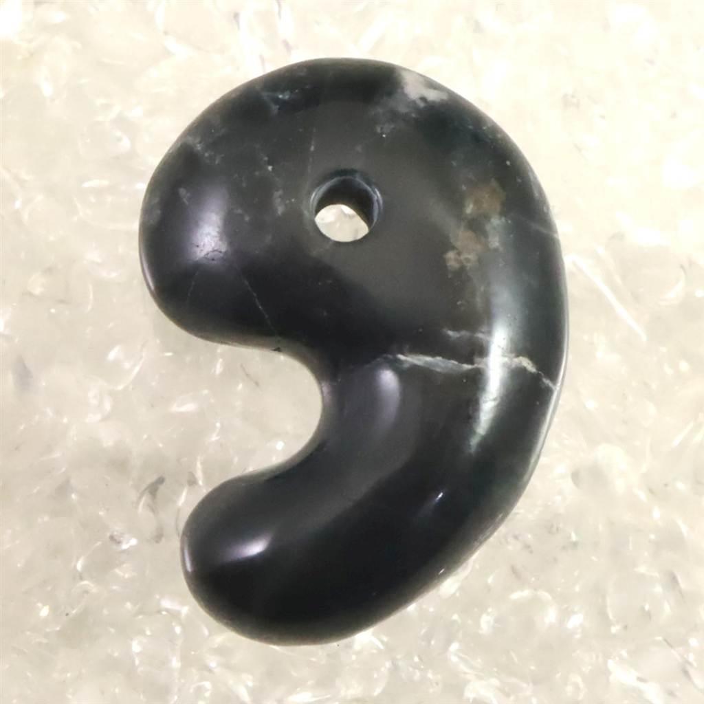 神居古潭石 （カムイ・コタン） 34mm 勾玉  15.0g #96503