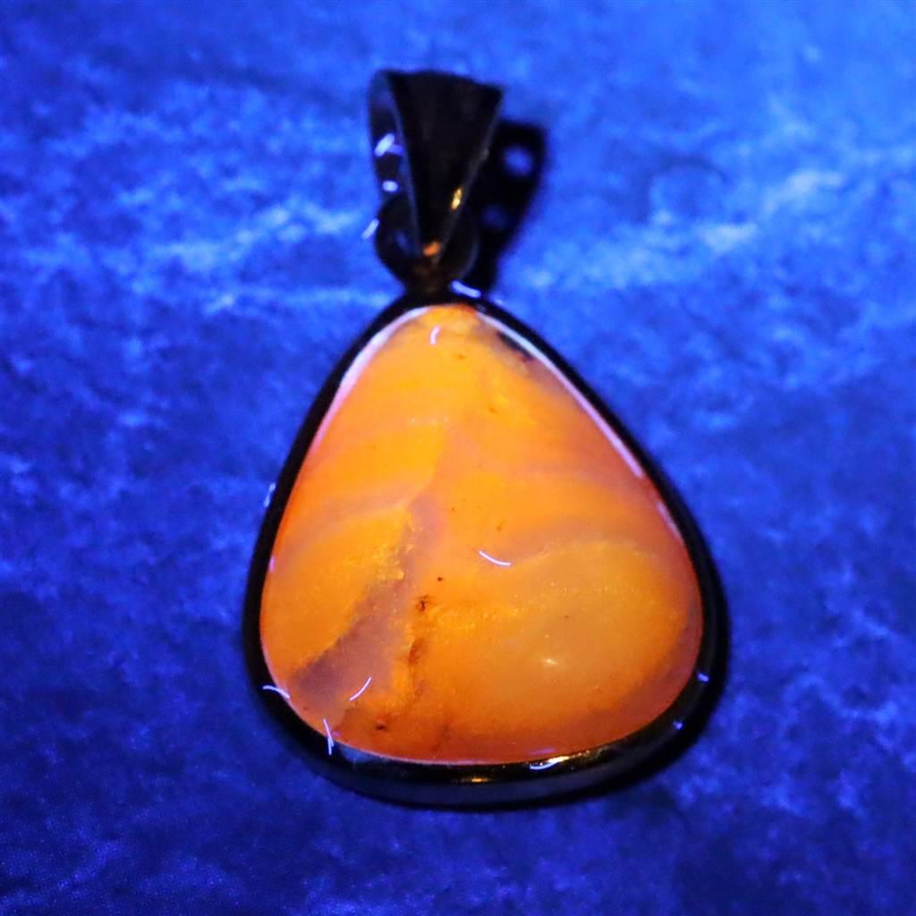 北海道産 蛍光オパール オレンジ  14mmフリーフォーム ペンダント 2.2g #24476 | 7枚目