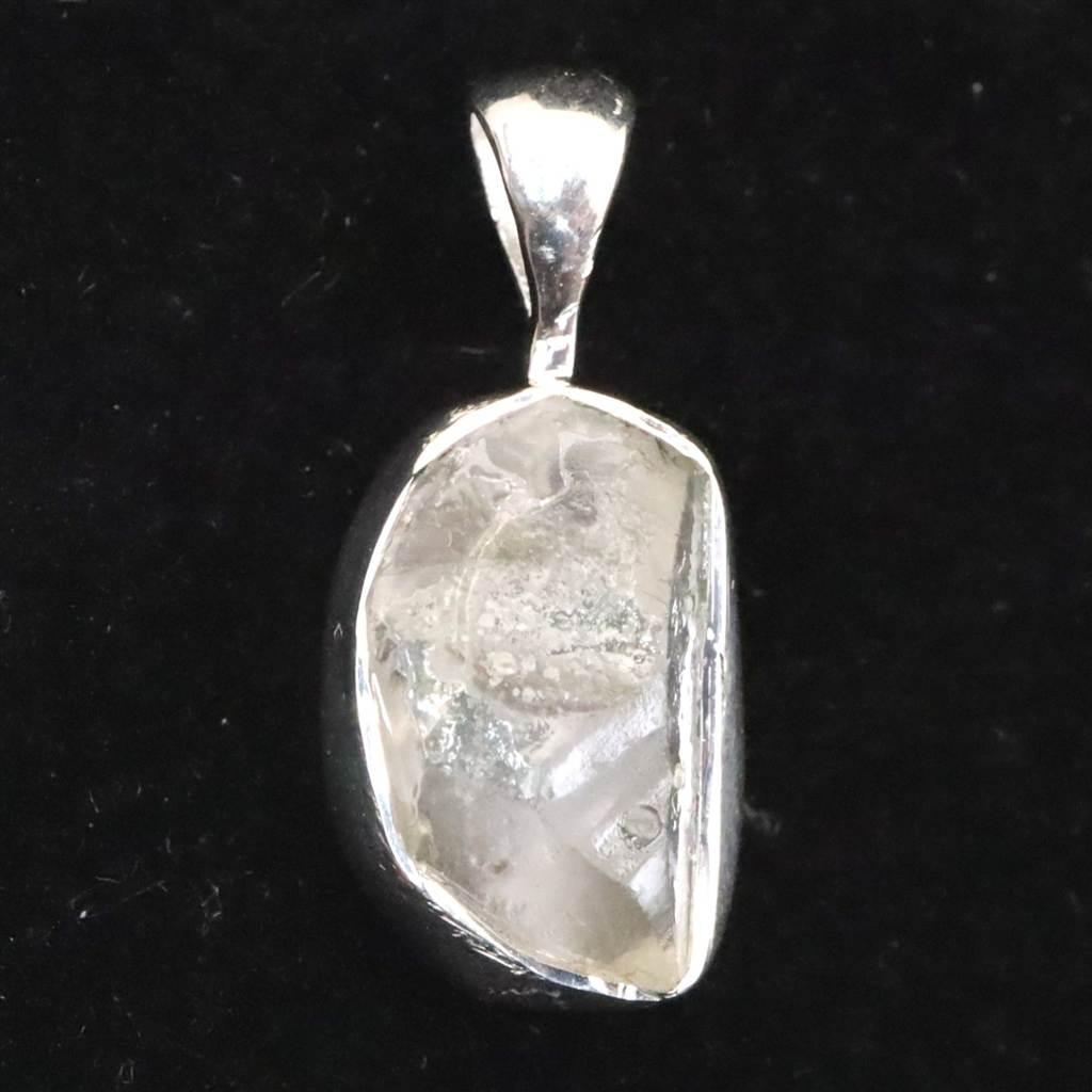 ロシア産 フェナカイト 12mm原石 ペンダント 1.0g #473621枚目の画像