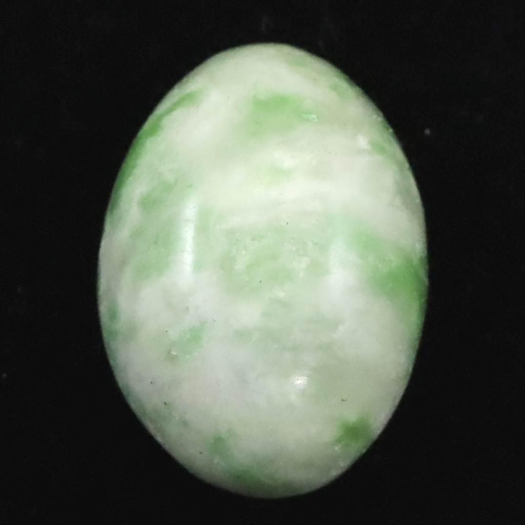 日高翡翠（ホワイトグリーン） 18mm オーバル ルース 3.53g #681941枚目の画像