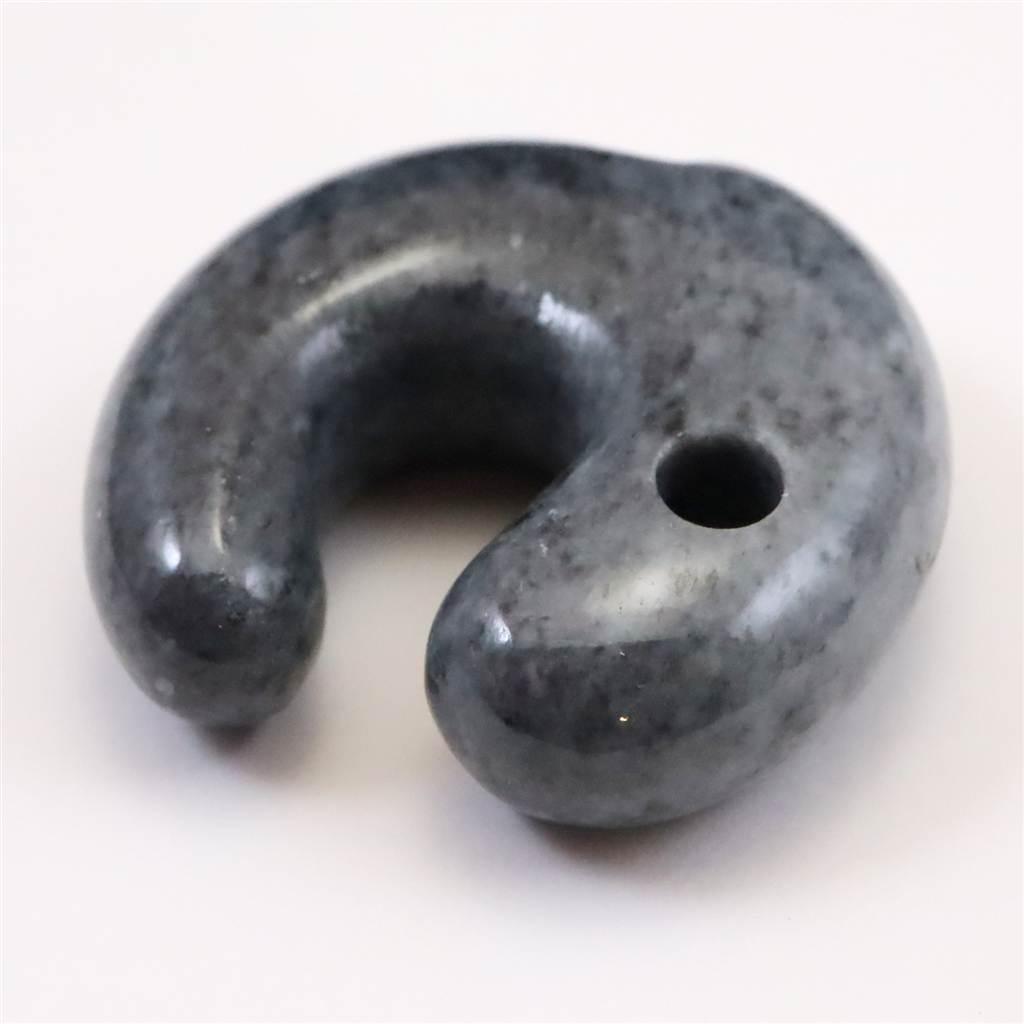 糸魚川翡翠  ヒスイ 黒 30mm飛龍勾玉 ディレクトリカード付 15.6g #69584 | 6枚目