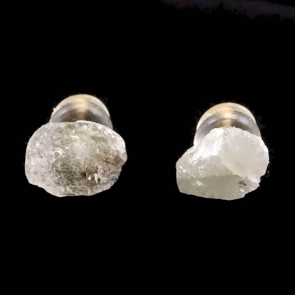 ロシア産 フェナカイト 8mm原石 ピアス 0.73g #467831枚目の画像