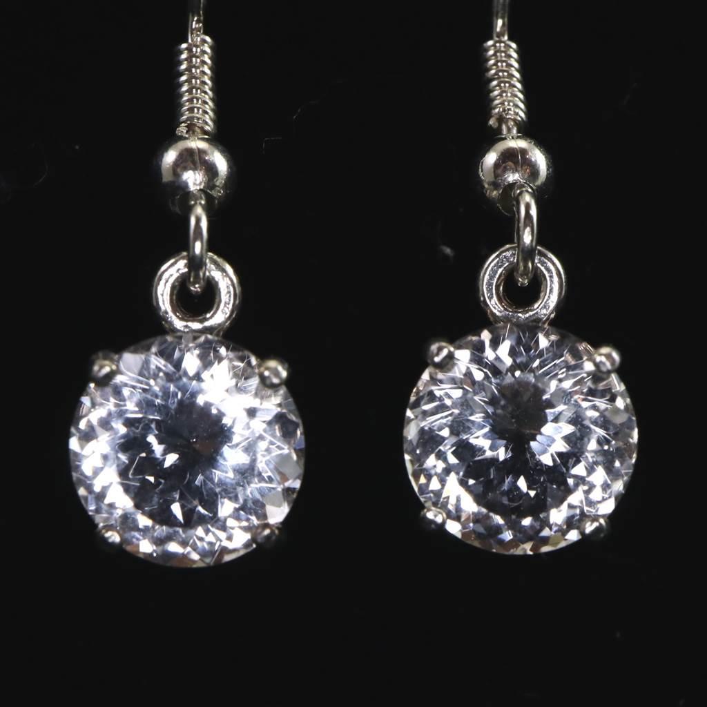 ロシアンレムリアン 8mm ラウンド カット ピアス 2.2g #210251枚目の画像