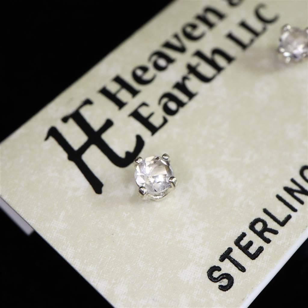 H&E社 フェナカイト  3.3mmラウンドカット ピアス  #59936 | 2枚目