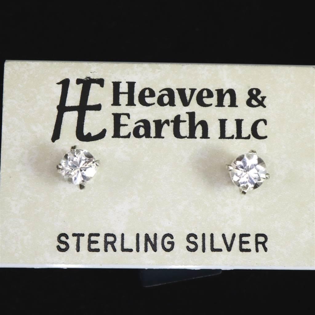 H&E社 フェナカイト  4.1mmラウンドカット ピアス  #52420