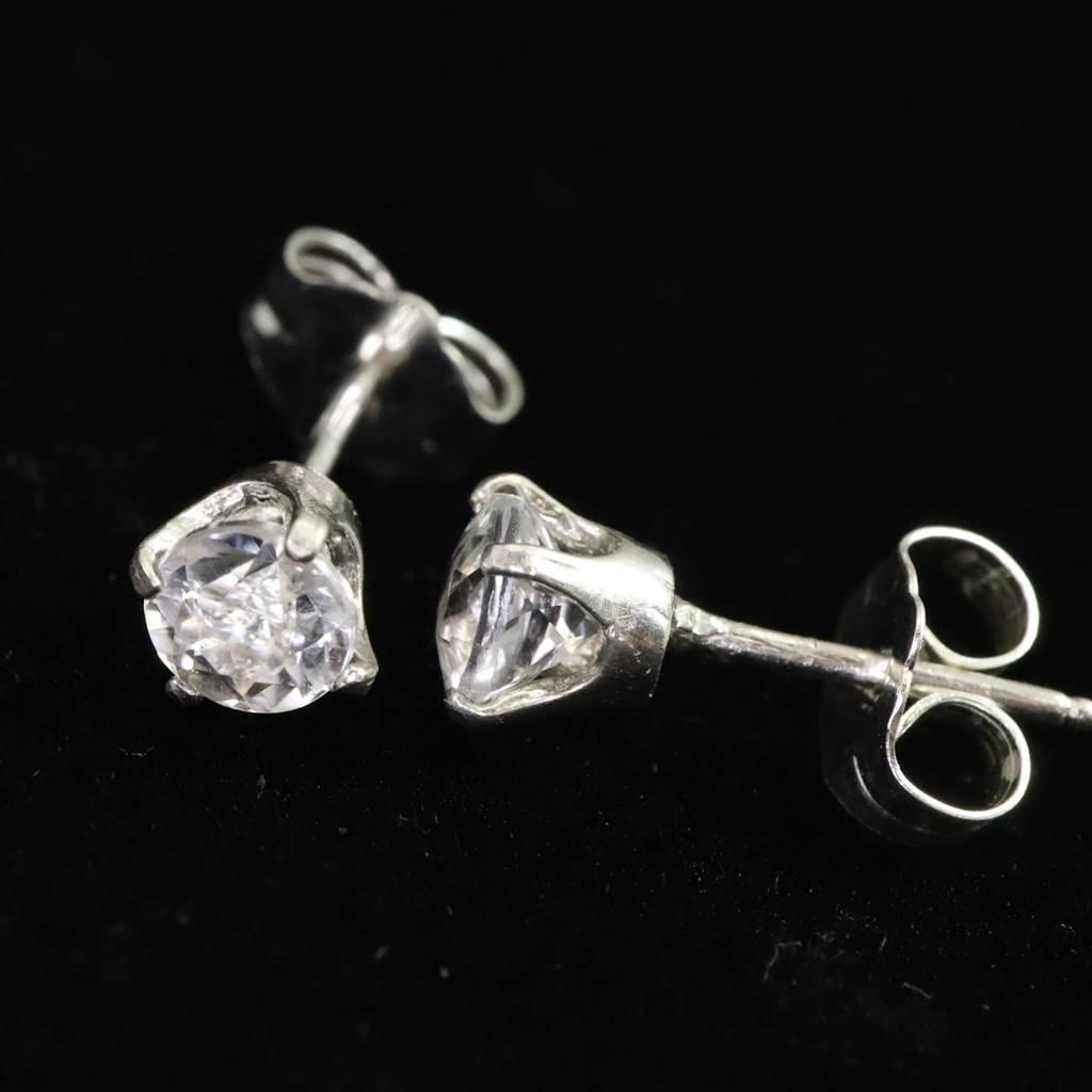 H&E社 フェナカイト  4.1mmラウンドカット ピアス  #52420 | 5枚目