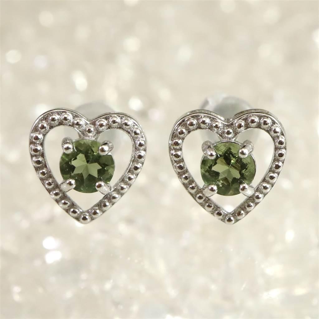 モルダバイト 4mmラウンドカットピアス  ハートモチーフ  1.30g #80372