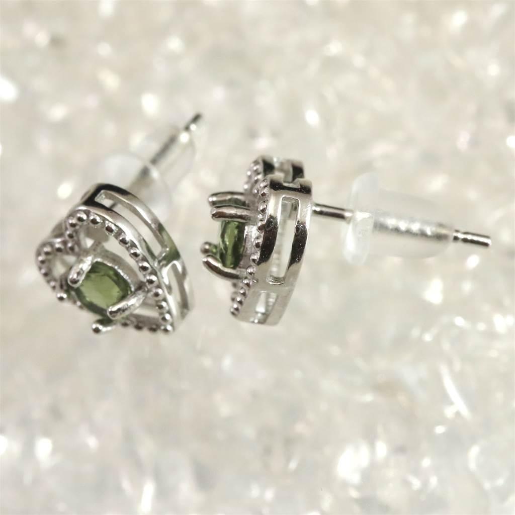 モルダバイト 4mmラウンドカットピアス  ハートモチーフ  1.30g #80372 | 4枚目