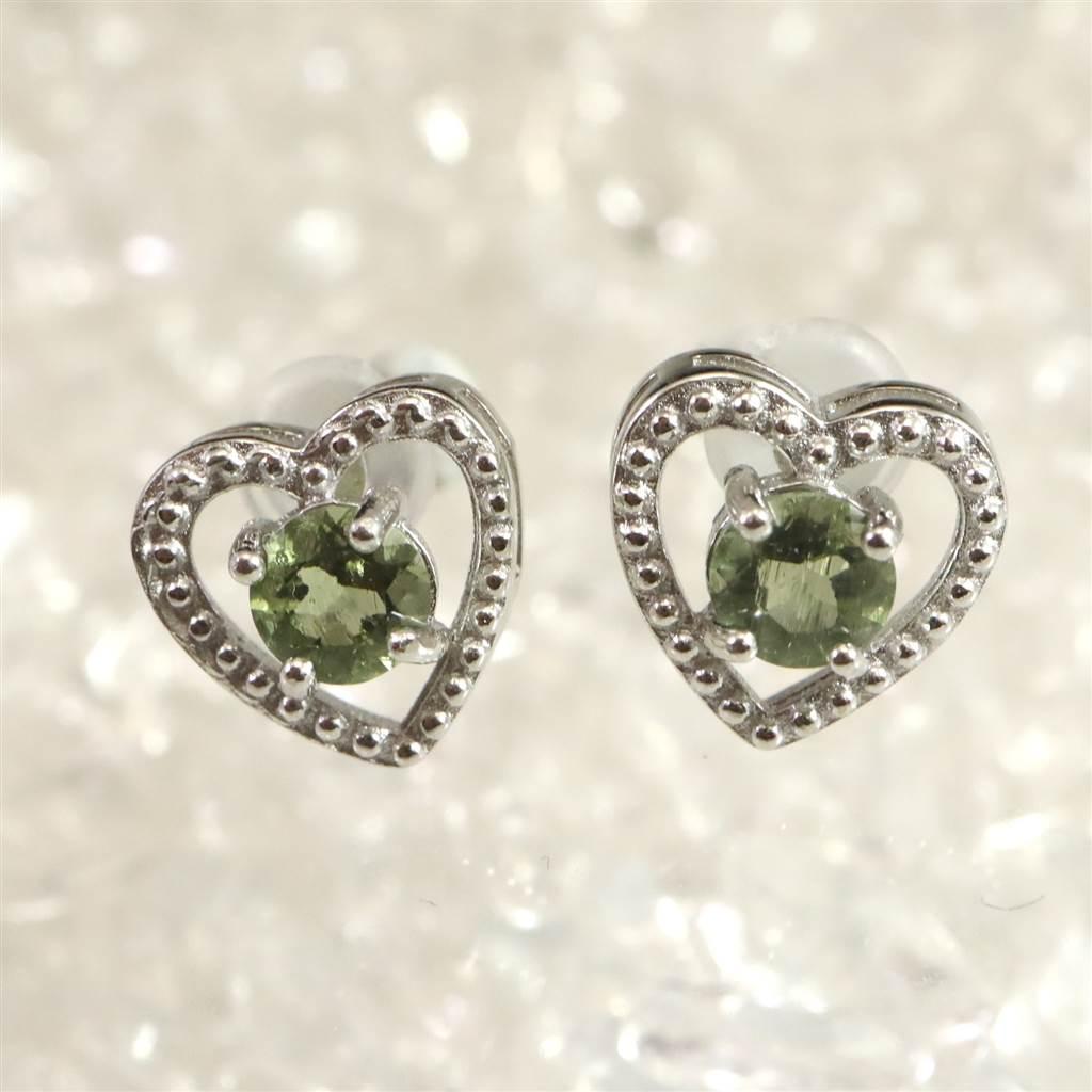 モルダバイト 4mmラウンドカットピアス  ハートモチーフ  1.34g #93171 | 2枚目