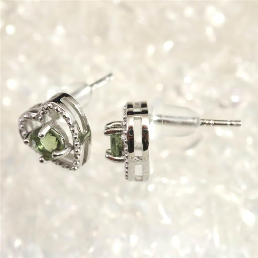 モルダバイト 4mmラウンドカットピアス  ハートモチーフ  1.34g #93171 | 3枚目