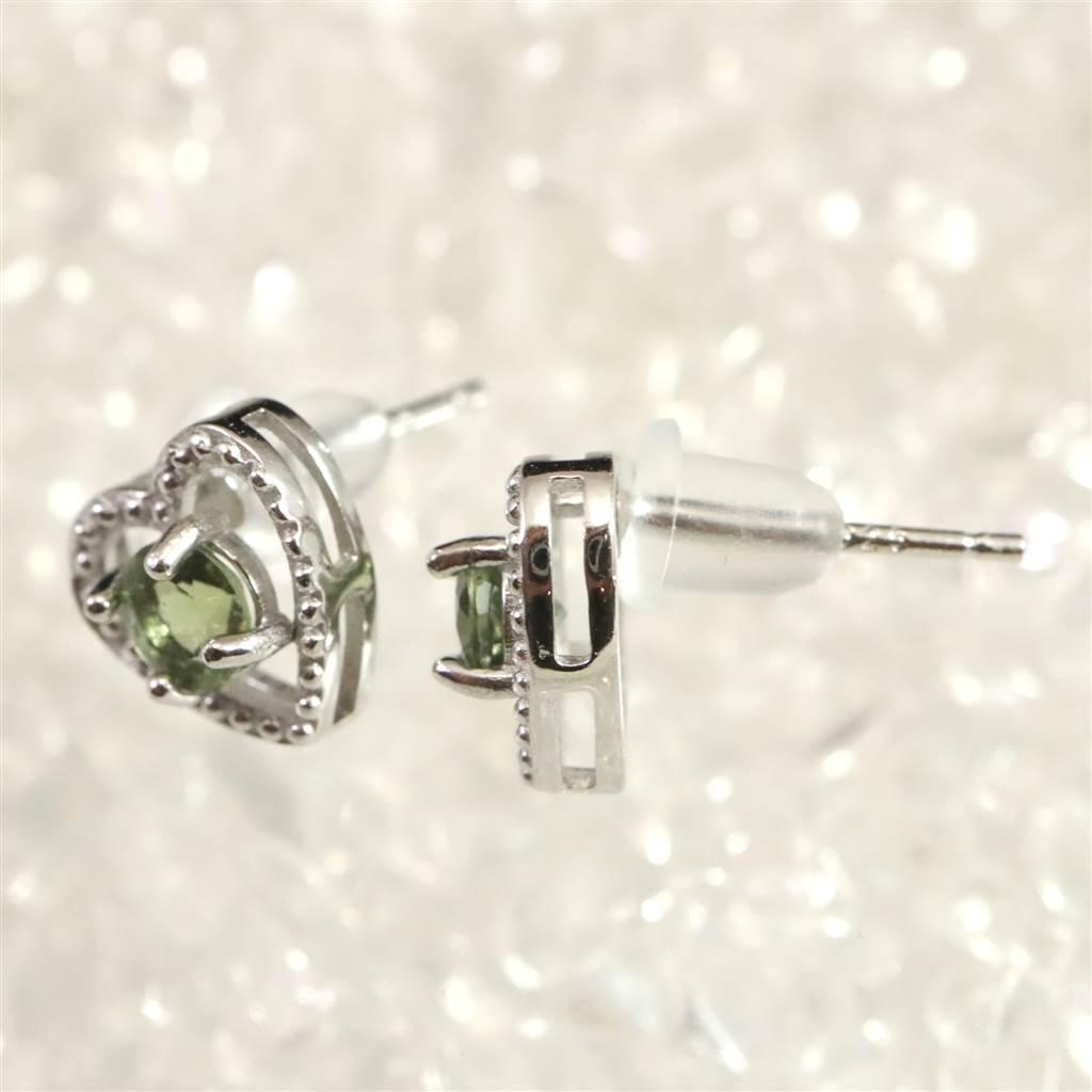 モルダバイト 4mmラウンドカットピアス  ハートモチーフ  1.34g #93171 | 4枚目