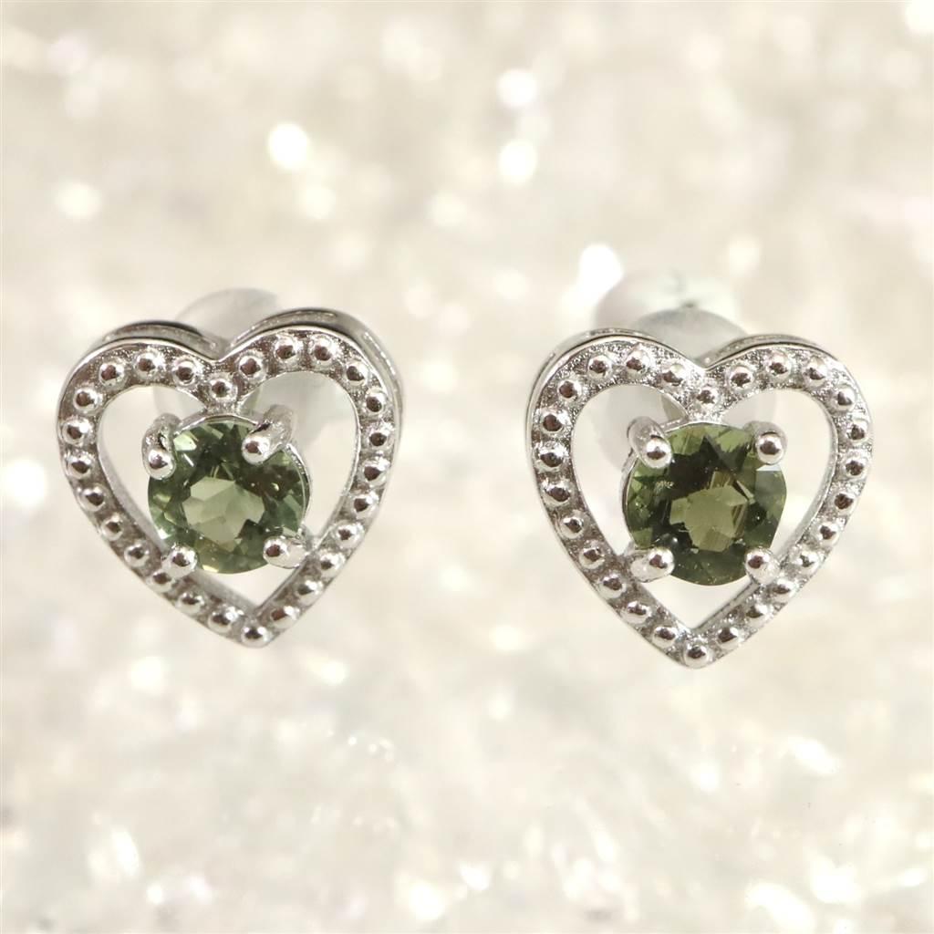 モルダバイト 4mmラウンドカットピアス  ハートモチーフ  1.39g #91068