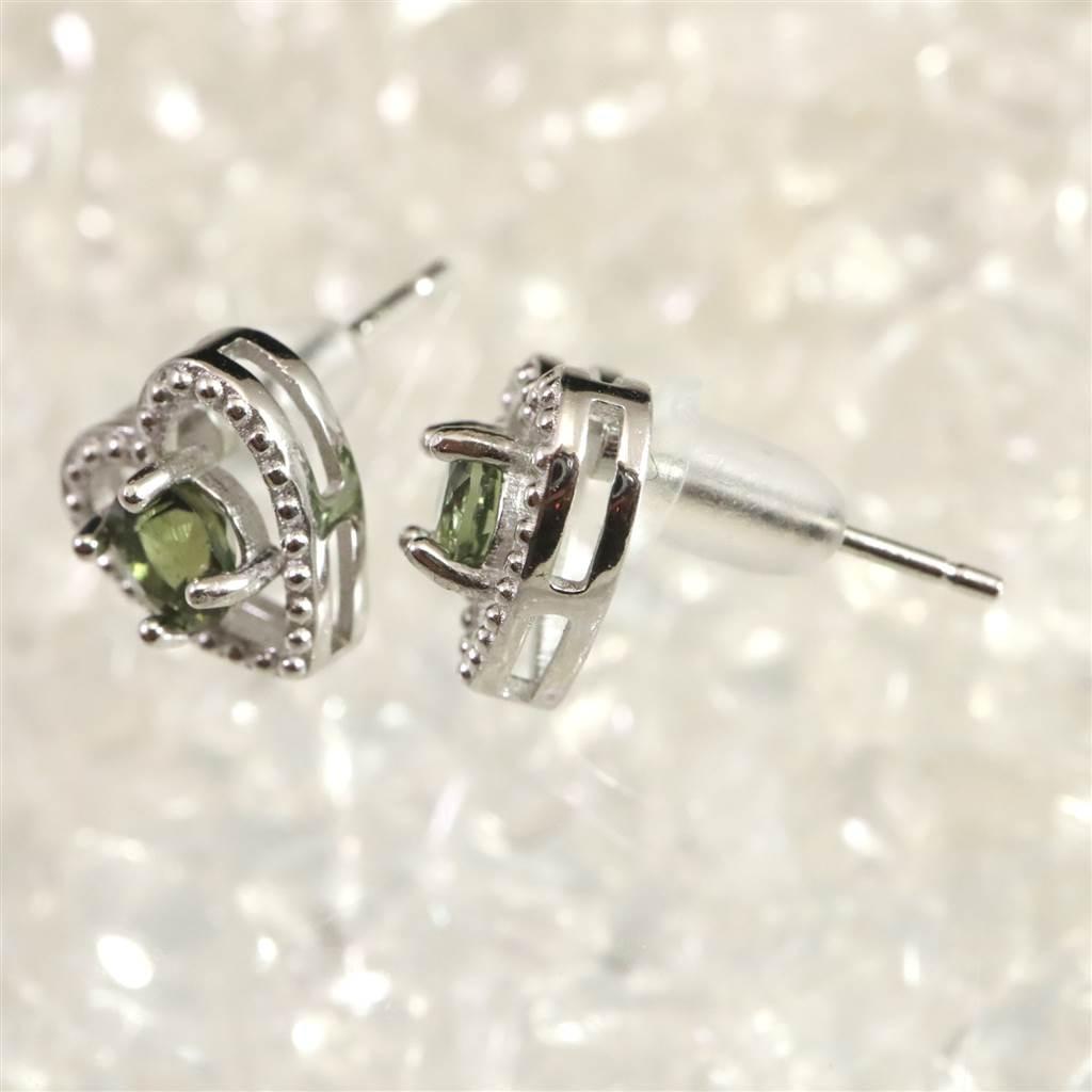 モルダバイト 4mmラウンドカットピアス  ハートモチーフ  1.39g #91068 | 3枚目