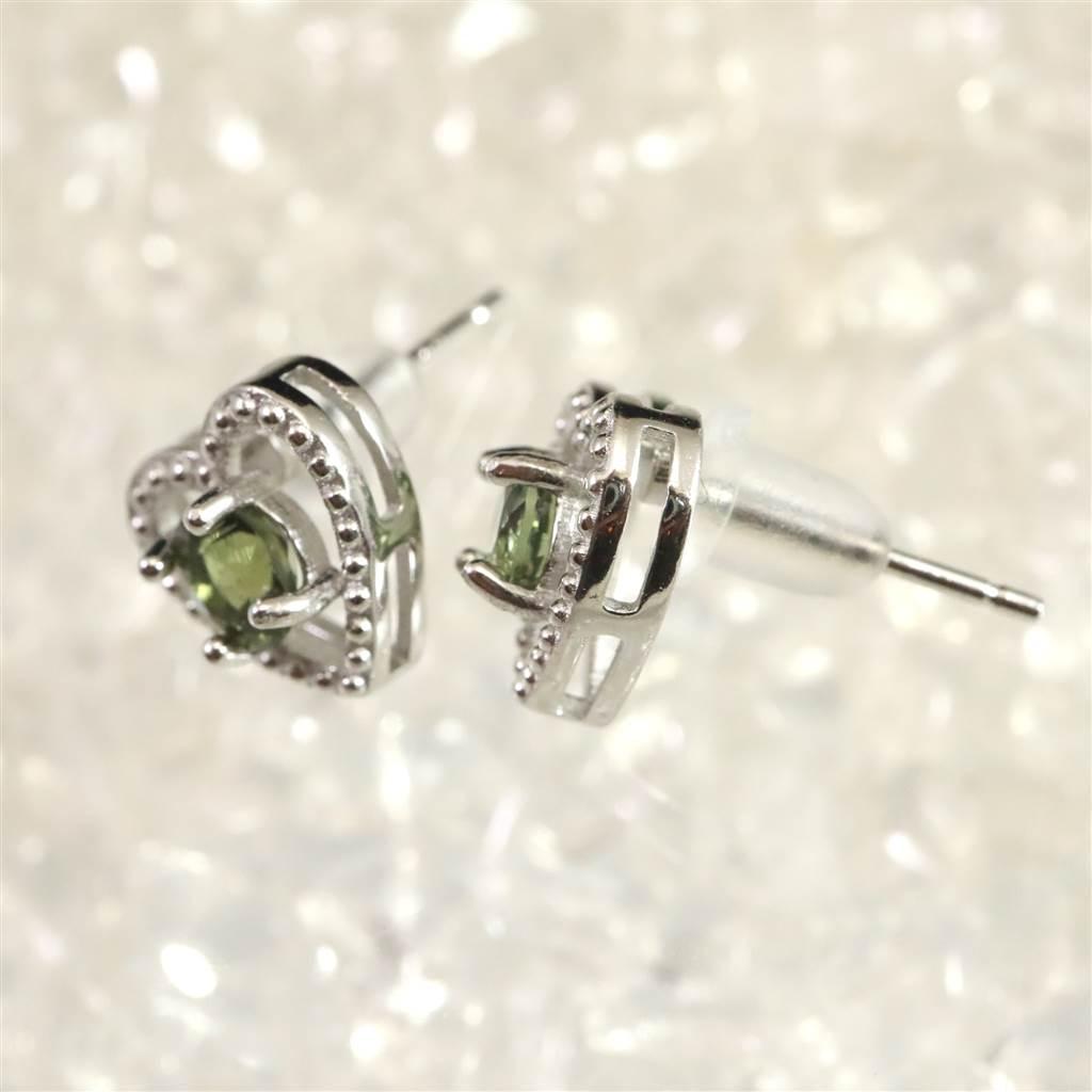 モルダバイト 4mmラウンドカットピアス  ハートモチーフ  1.39g #91068 | 4枚目