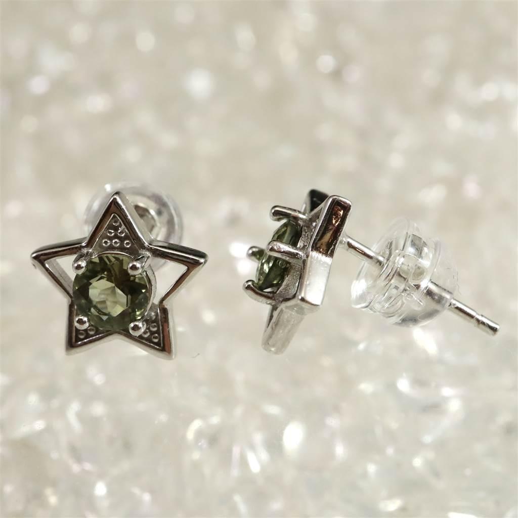 モルダバイト 4mmラウンドカットピアス  スターモチーフ  1.31g #82776 | 3枚目