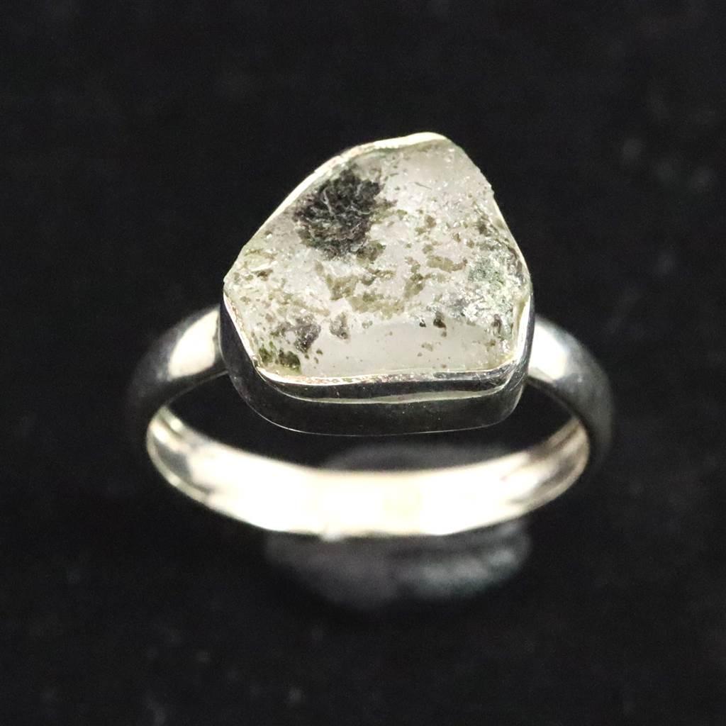 ロシア産 フェナカイト 9.3X10.7mm 原石 リング 14号 #27453