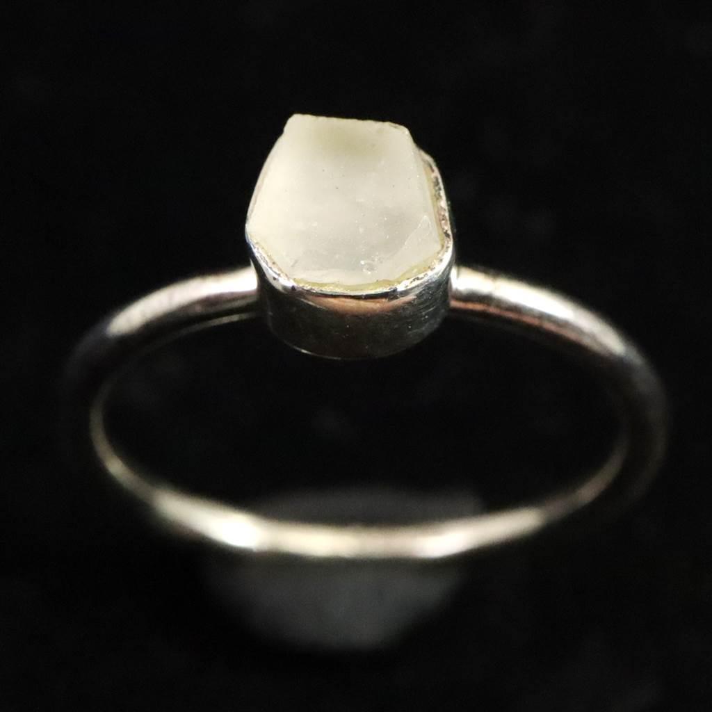 ロシア産 フェナカイト 6.0X6.3mm 原石 リング 16号 #47110