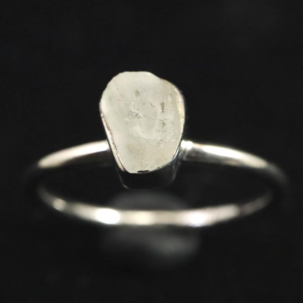 ロシア産 フェナカイト 6.4X4.6mm 原石 リング 16号 #42157