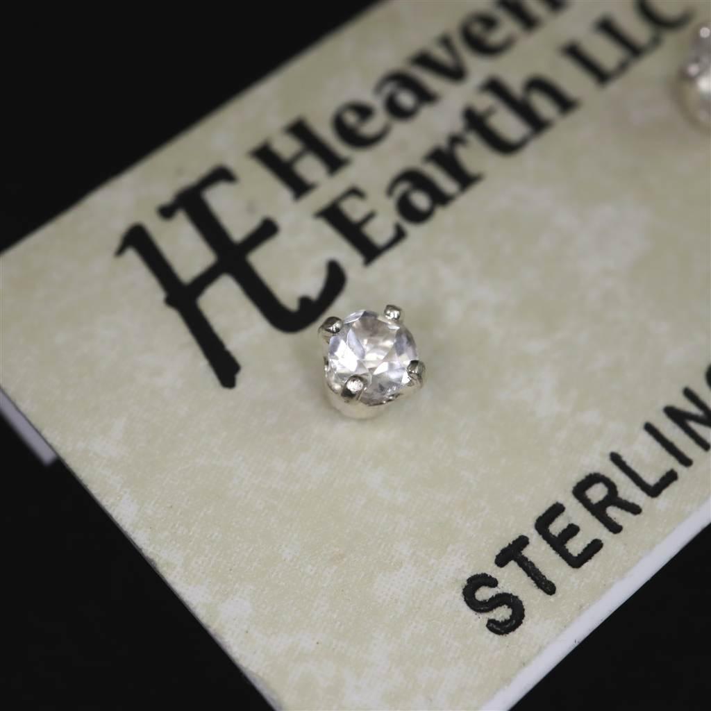 H&E社 フェナカイト  3.0mmラウンドカット ピアス  #66399 | 2枚目