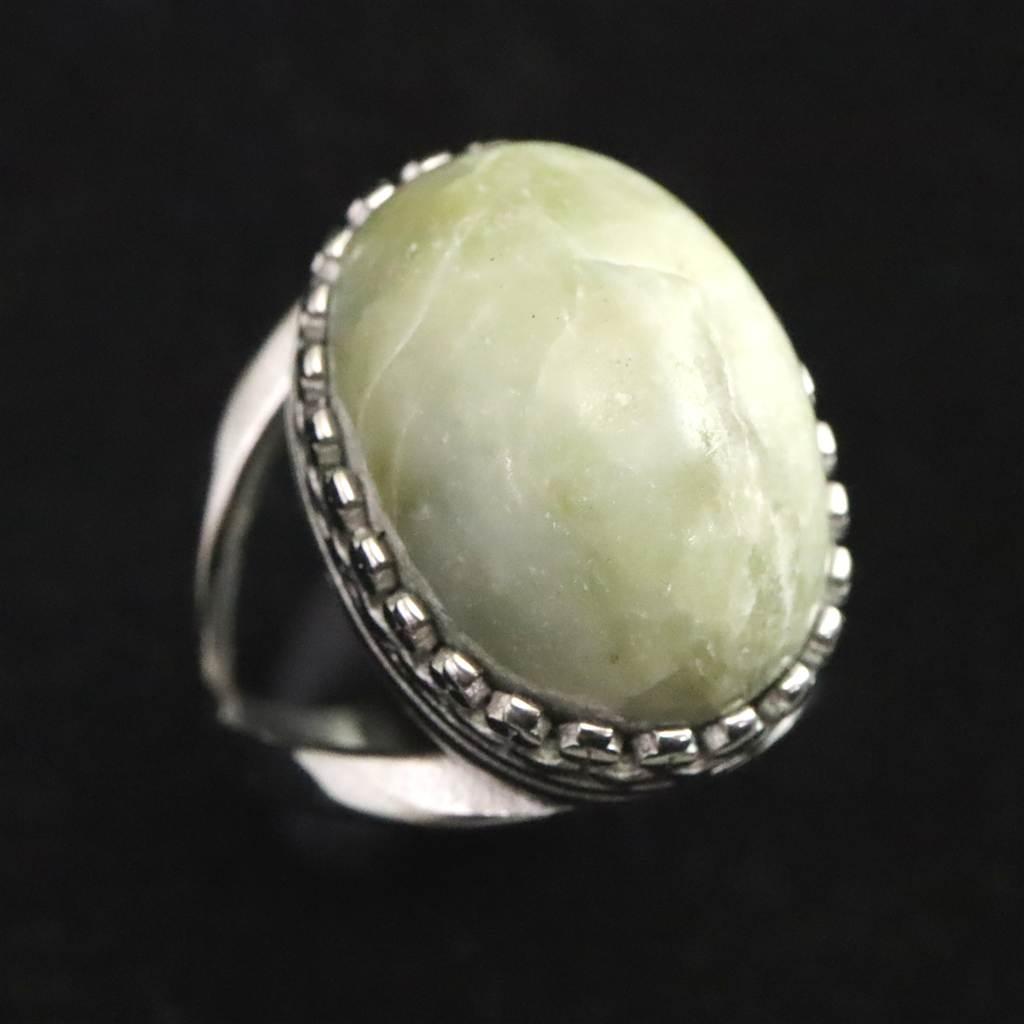 糸魚川翡翠　ヒスイ　20mmオーバル　リング　フリーサイズ 7.8ｇ #178811枚目の画像