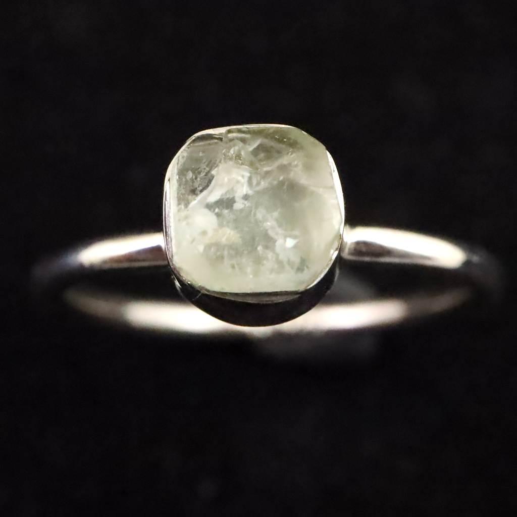 ブラジル産　グリーン ヘルデライト  原石 リング 14号 2.1g #661441枚目の画像