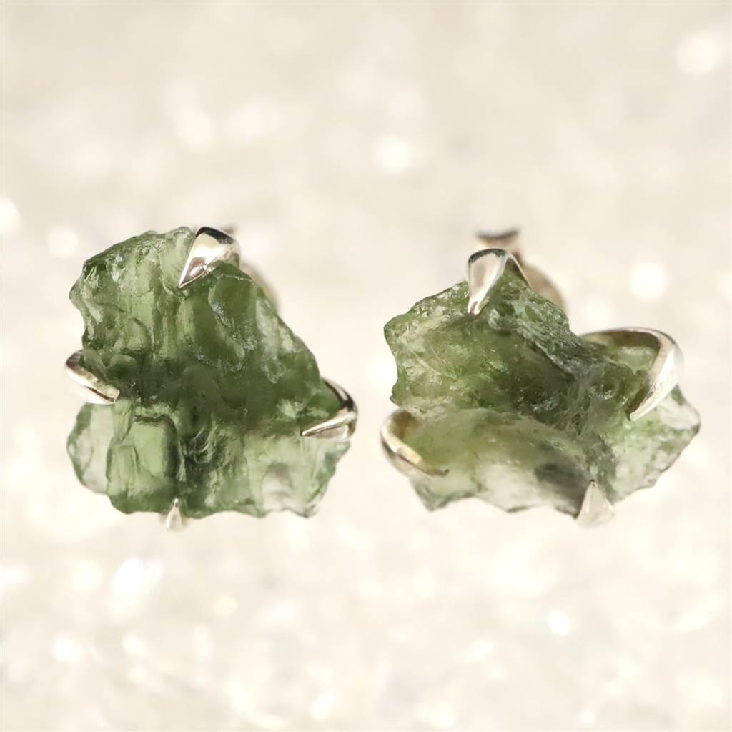 モルダバイト 原石 ピアス  1.54g #25742