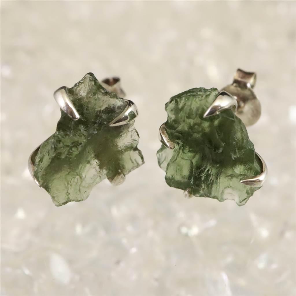 モルダバイト 原石 ピアス  1.54g #25742 | 2枚目