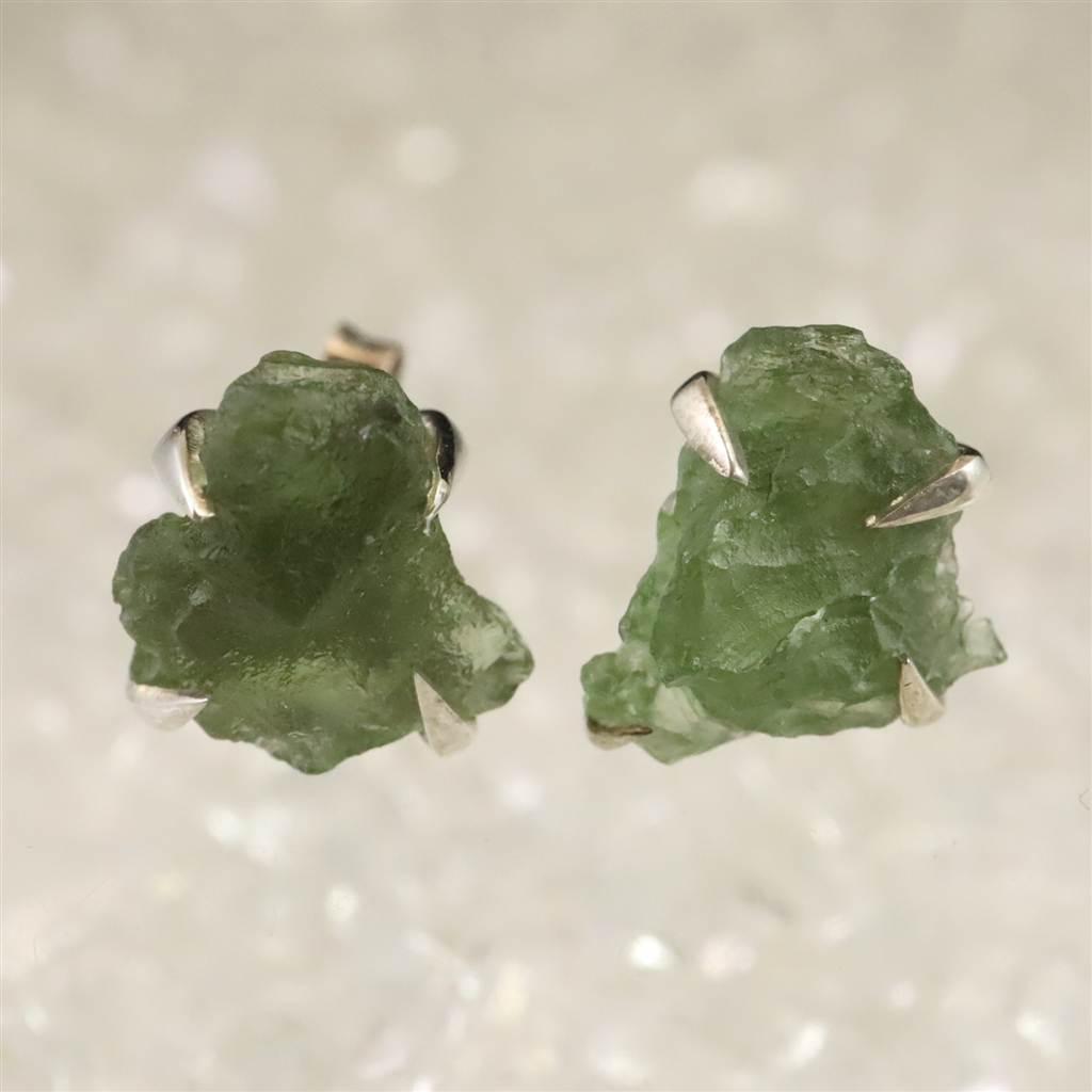 モルダバイト 原石 ピアス  1.66g #49678