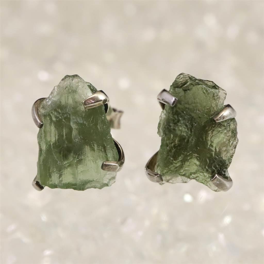 モルダバイト 原石 ピアス  1.45g #25780