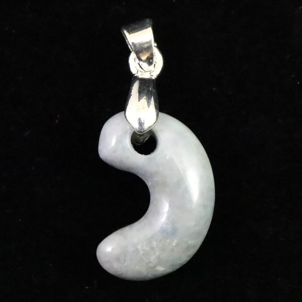 糸魚川翡翠  ヒスイ 小滝産 薄青 19mm勾玉 ペンダント ディレクトリカード付 3.2g #77272